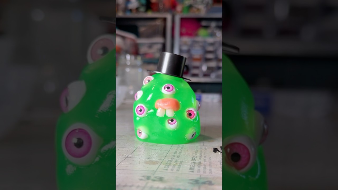 Quake Hold Gel Multi Eyed Blob