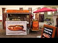 Un italien prpare des sandwichs  la pizza sur une bandeannonce faite maison  berlin allemagne