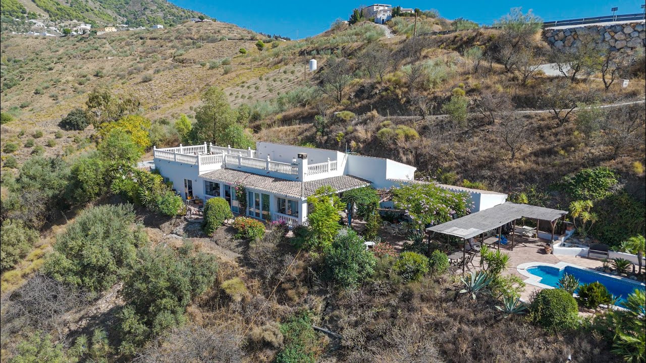 Cortijo Pinturo - a beautifully unique and character-rich property jnear Canillas de Aceituno,Malaga