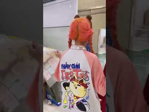 Video Chị Hải Anh làm áo lớp | Theo các em thì hình in này... - YouTube