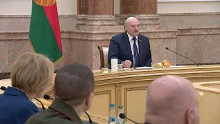 Лукашенко: Повычищайте этих разгильдяев, которые приходят в школу, как к станку!