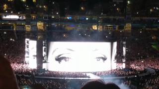 Famous Adele Sydney 2017 concert - Hello Wealth