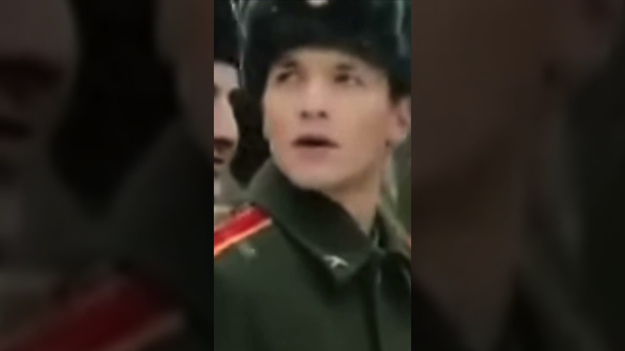 Soldiers salute to old commander 