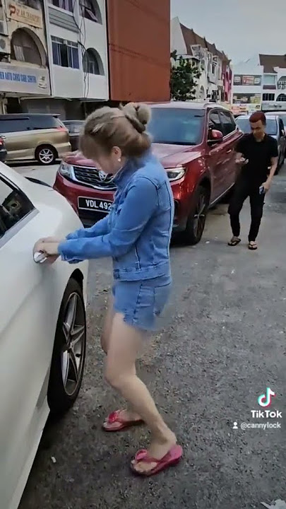 nasib baik door handle tak patah #funny #comedyfilms #comedy
