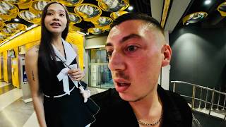 This (Bangkok) Market Gets Raided By POLICE Regularly! 😳🇹🇭 screenshot 2