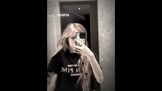 Vợ Cô Ta Và Cô Ta É