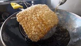 ¡asombroso! panceta de cerdo crujiente - comida callejera tailandesa