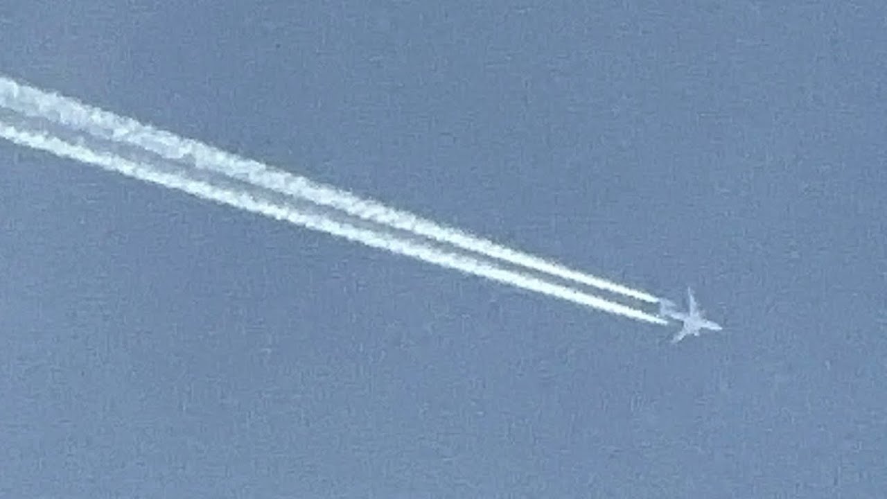 Air France Airbus A350-941 (AF178, F-HUVL) flying over my house to MEX Airport from CDG