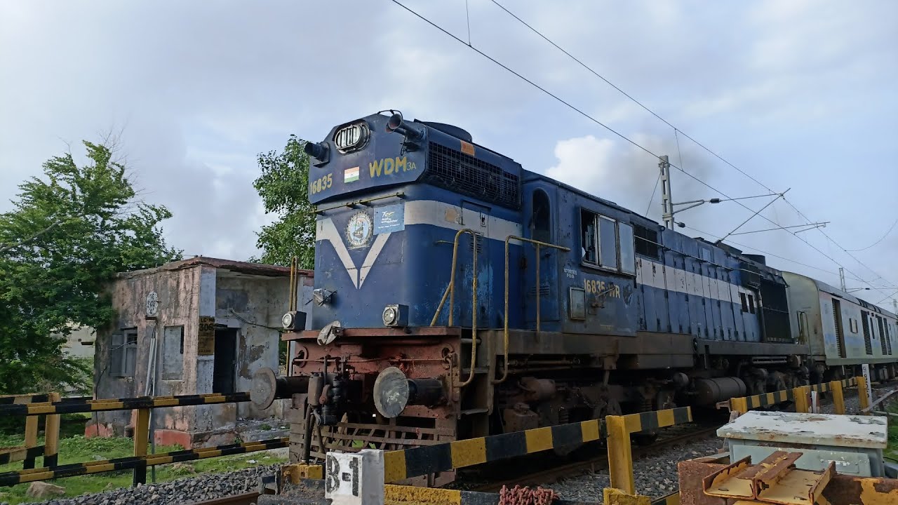 The mega mega mega offlink in 19251 Veraval Okha express 🔥😍