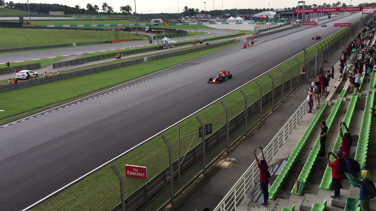 Max Verstappen winning Malaysian F1 Grand Prix 2017 (victory lap)