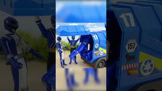 Blue Power Rangers get on the Dump Truck