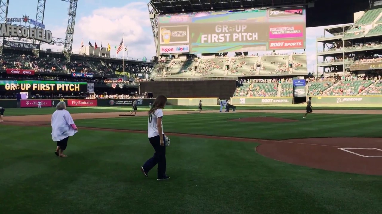 Chris Groce throws First Pitch at Mariners Stitch N' Pitch 2017 - YouTube