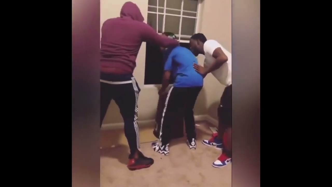 Atlanta 🥷🏽’s Tryna Get A Bat Out Of The House😂🦇