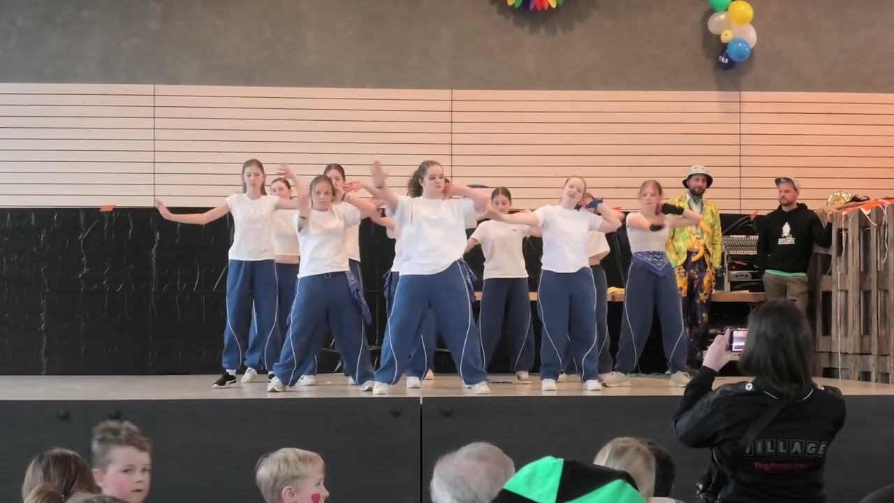 Tanzvorführung nach dem Fasnetsumzug