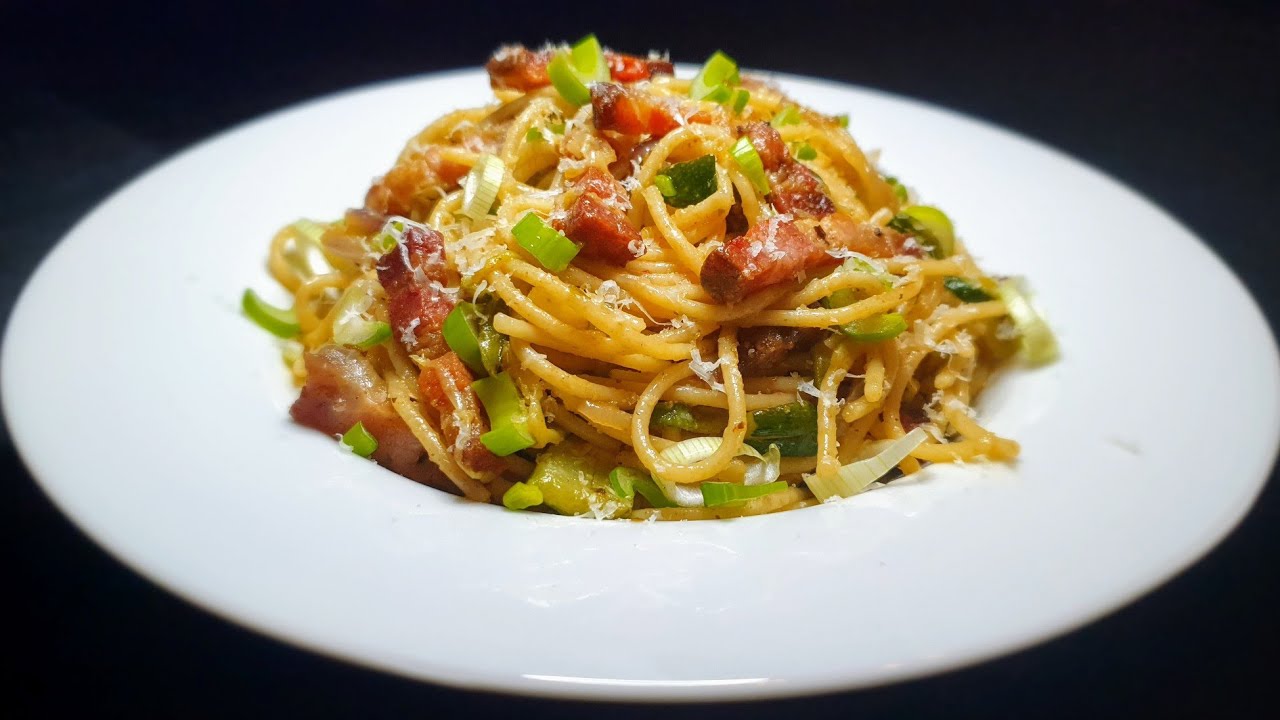 ESPAGUETIS con calabacín🥒 y bacon🥓