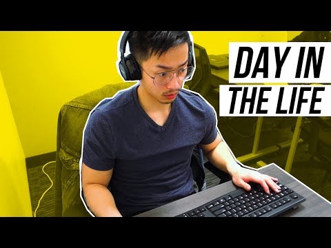 day-in-the-life-of-a-videographer/video-editor-(vlog)