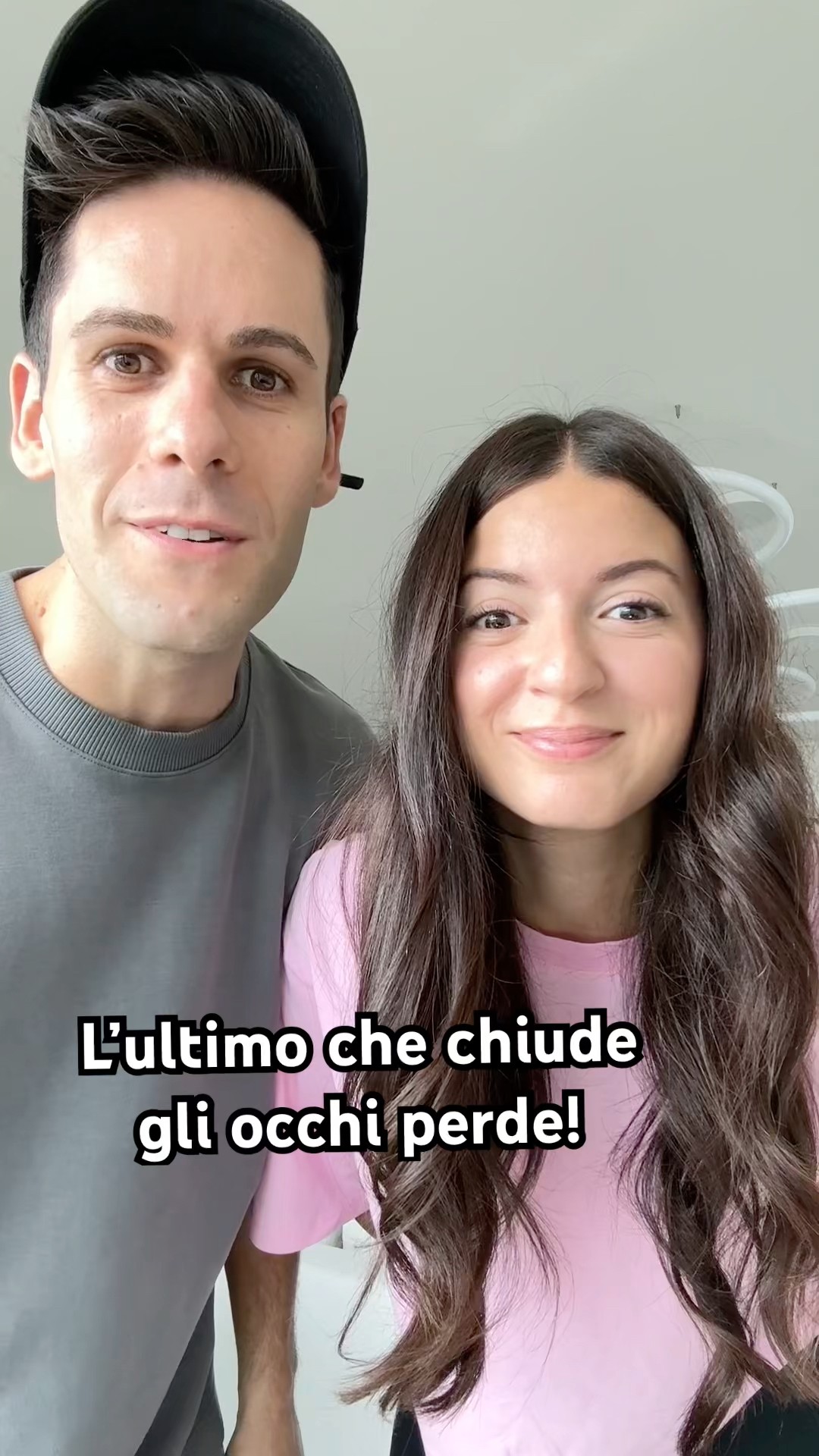 L’ultimo che CHIUDE gli occhi perde!