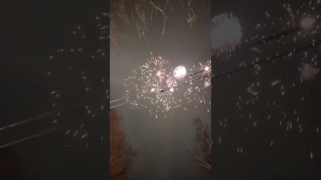 Салют в честь 23 февраля в Екатеринбурге. 