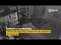 Durante a madrugada | Câmera de segurança flagra furto de residência em Tailândia