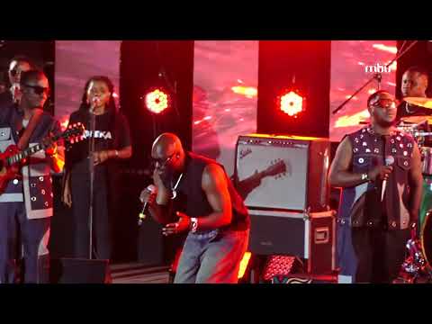 King Of Mwooyo Maurice Kirya's Voice Always Gets Ladies Screaming