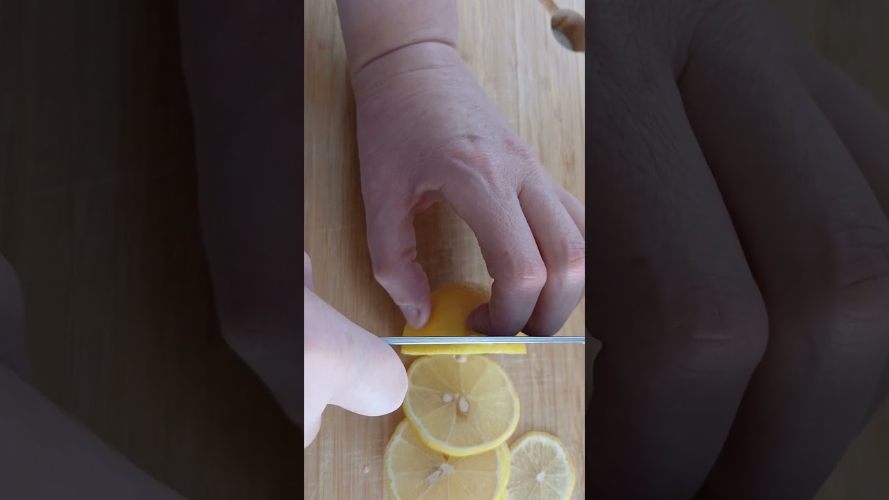 Slicing Lemon