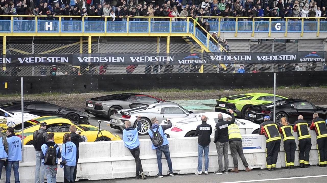 Supercar Sunday 2016 Grid! Revving!