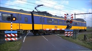 Spoorwegovergang Apeldoorn // Dutch railroad crossing screenshot 2