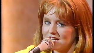 Naoimh (Kavanagh) Penston | &quot;Lovin&#39; You&quot;, Screen Test, RTÉ 1986