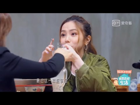 《我要這樣生活》第二期鄧紫棋幕後花絮鄧紫棋丨超萌童年視頻曝光 被美食驚到瞳孔地震