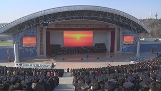 平壌の野外劇場を改修  「正面突破」スローガンも