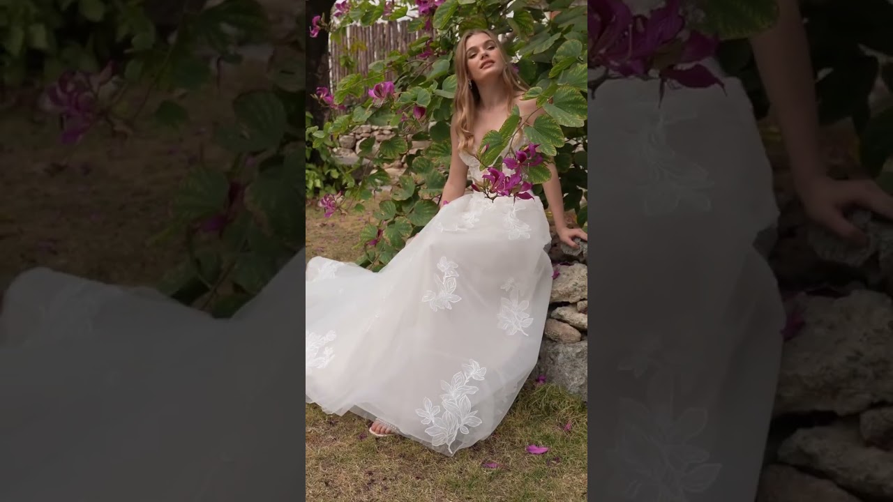 Timeless romance in every detail. ✨ 