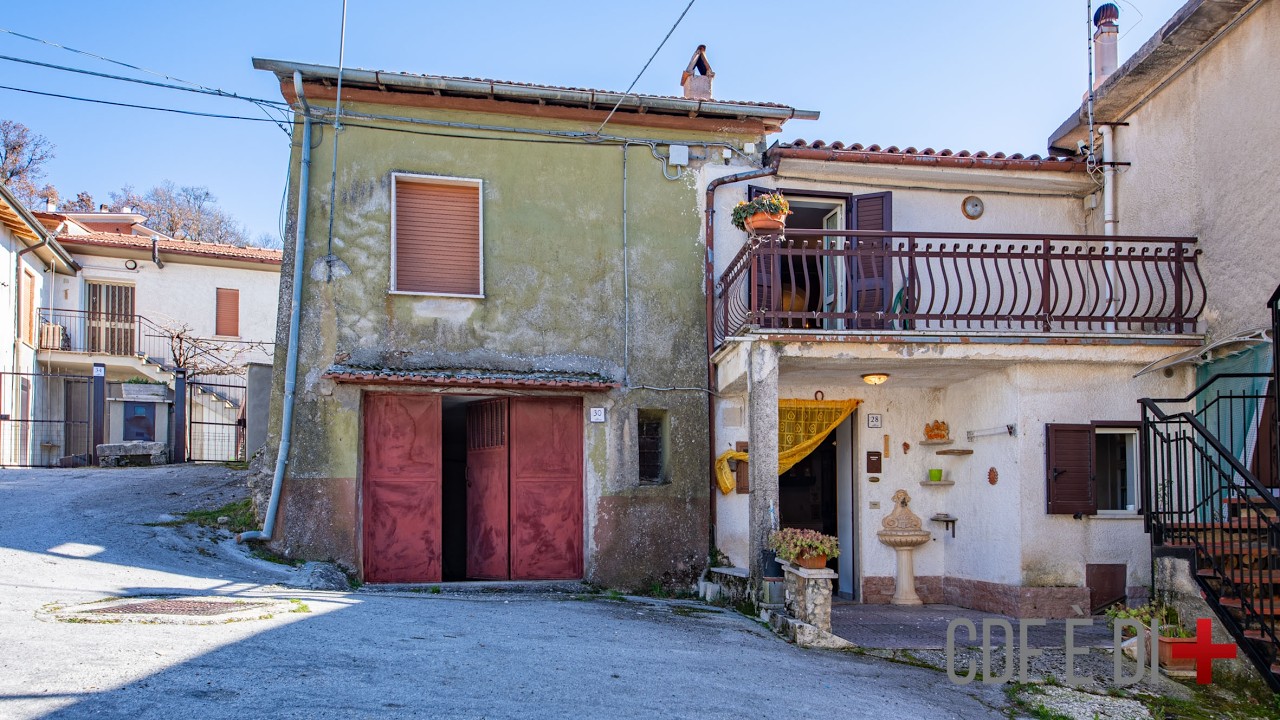 Visita dell'immobile | Fiamignano (RI), Italy | Appartamento indipendente con garage e terrazzo