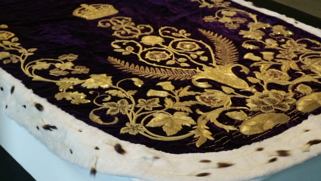 Coronation Robe of Queen Elizabeth (1937) - YouTube