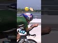Wie geht denn sowas bei 40 km/h!? 😅 #triathlon