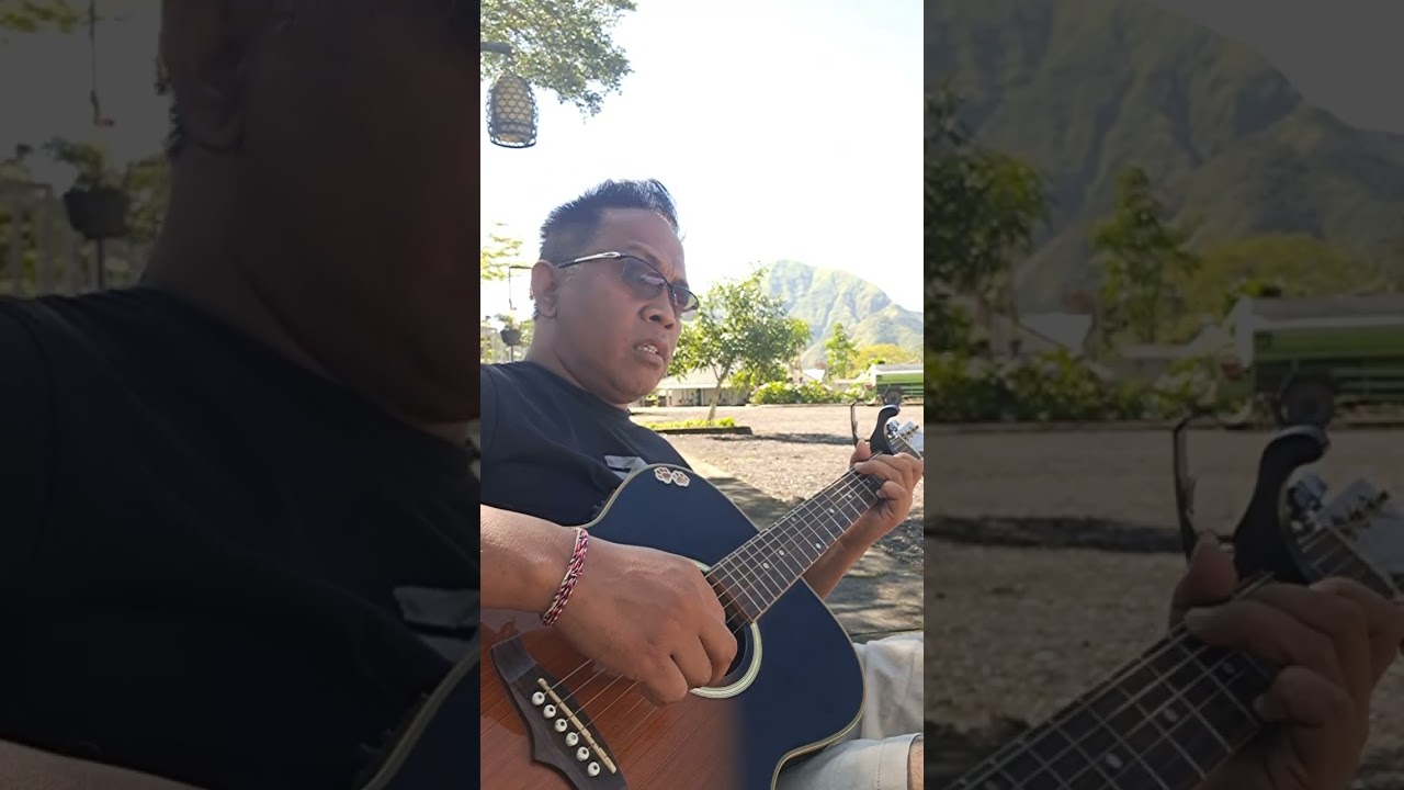 Bermain gitar..campur suara burung..😁...