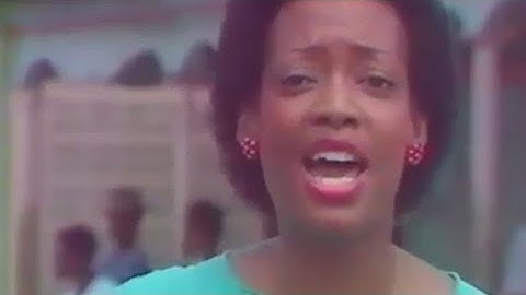 Ophelia - Emigration ( CLIP ORIGINAL ) 1981