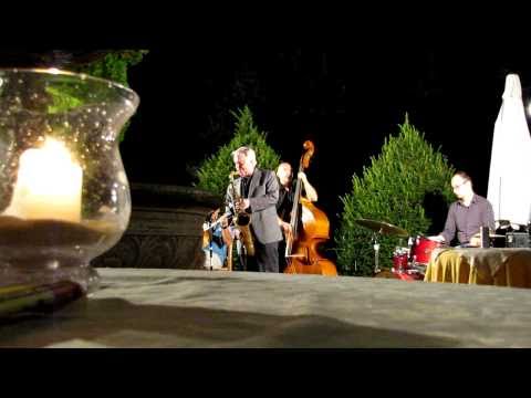 Scott Hamilton plays in Ristorante il Castello; Ce...