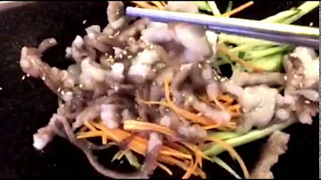 Food porn: Korean live octopus grooving before getting eaten
