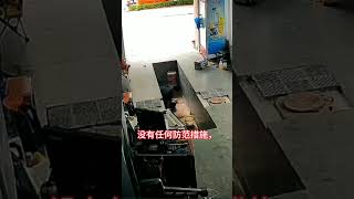这家修车店实在太坑人/This auto repair shop is such a rip-off