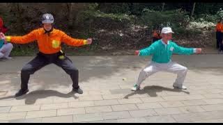 Grerakan peremajaan Fung U Long V dari belakang di oeragakan Master Dawi dan Bu Sulistyani.