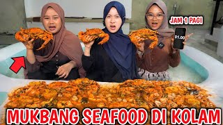 EATING SEAFOOD BY THE POOL IN THE MIDDLE OF THE NIGHT! IT WAS SO COLD