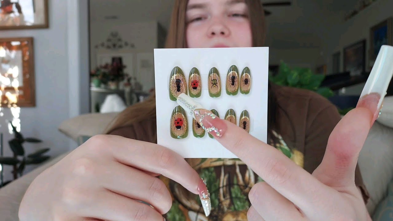 Fast Nail Tapping and Rubbing (on different Nails) ASMR 💖