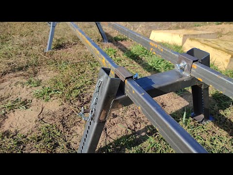 HIVE STANDS CAN BE PLACED ON ANY UNEVEN GROUND. A GOOD THING.