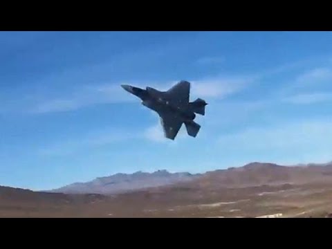 ZIEN! Onze F-35-straaljagers stunten in Death Valley