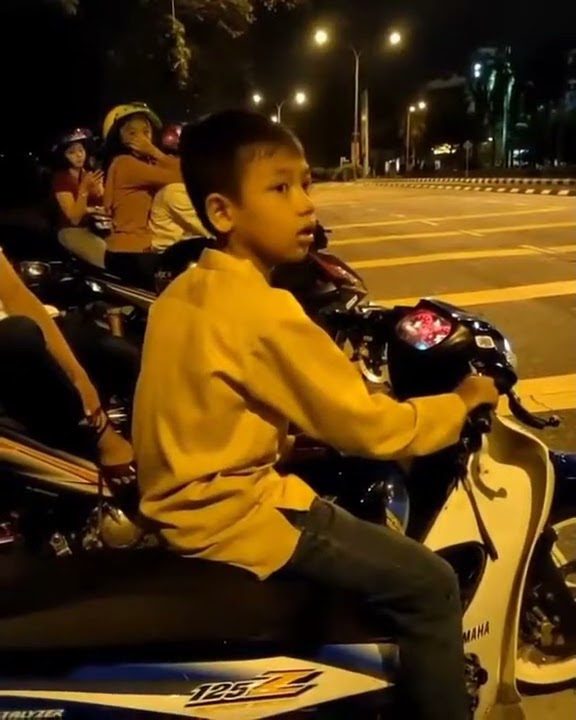 Abang nak ajar adik main moto