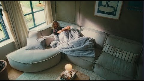 Feel Cozy with Duux Yentl Heated Overblanket