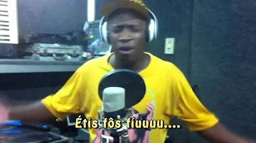 MC Formiga legendado - I Feel So Close