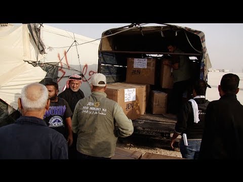 الأردن شركة يونيكلو اليابانية توزع ملابس شتوية في الزعتري