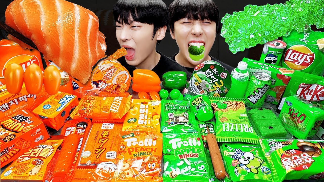ASMR MUKBANG | GALAXY HONEY JELLY CANDY Desserts ( Orange VS Green