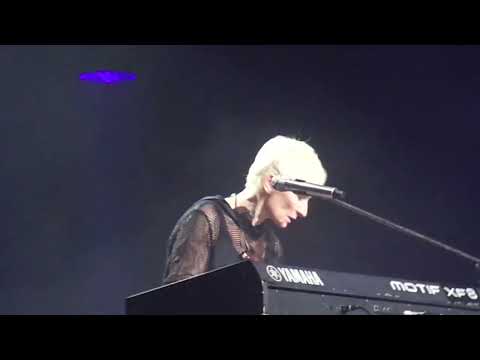 Диана Арбенина - за клавишами, со слезами (Алматы, 28.11.2022)